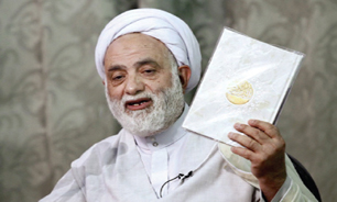 مسئولان در هر جایگاهی که هستند برای نماز کارکنند