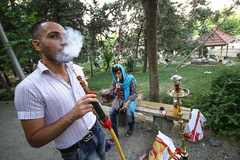 عمری که حلقه‌حلقه دود می‎شود
