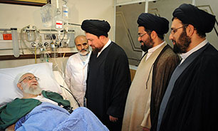 عیادت جمعی از مسئولان و شخصیت‌های نظام از رهبر انقلاب + فیلم