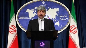 آقای دیپلمات و همسرش در حال تماشای مسابقه والیبال +عکس