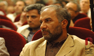 پرداختن به مسائل و مشکلات جامعه سیاه‌نمایی نیست