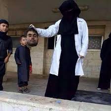 پزشک زنی که سر می‌بُرد + عکس