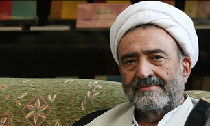 سیاست علمی را تبدیل به علم سیاسی نکنید