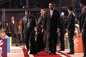 پدرانی که دختران خود را در اختیار نامحرمان قرار می دهند