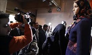 بازدید معاون هنری وزیر ارشاد از نمایشگاه محصولات کاربردی مد ولباس