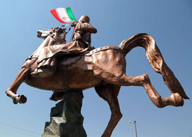 رونمایی از تندیس سردار علیمردان خان بختیاری در شهر اردل