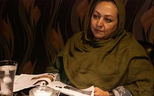 مریم سعادت از قضیه دفترچه بیمه "دردسرهای عظیم" می‌گوید