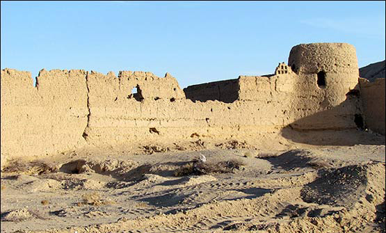مرمت وبازسازی قلعه حسن خان ابرکوه