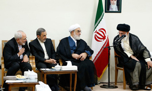 خوش و بش مقام معظم رهبری با ظریف + تصاویر