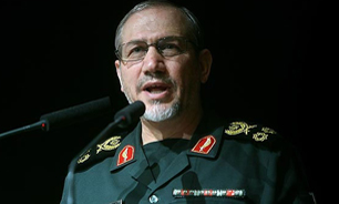 مقام معظم رهبری فرمانده دفاع از بلاد اسلامی هستند