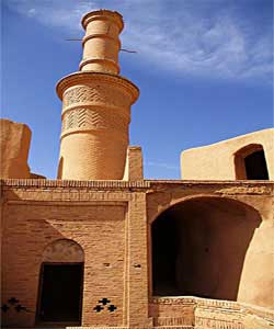 تنها منار جنبان تمام خشتی دنیا در ایران + تصاویر
