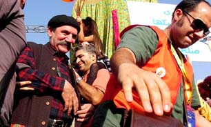 حمید جبلی با عکس‌های"خونه مادر بزرگه" به خانه هنرمندان می‌آید