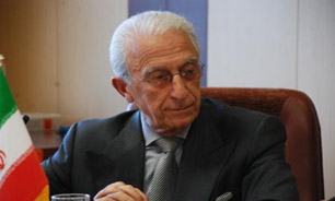 اعطاء جایزه سال 2014 آکادمی جهانی جراحان مغز و اعصاب به پروفسور مجید سمیعی