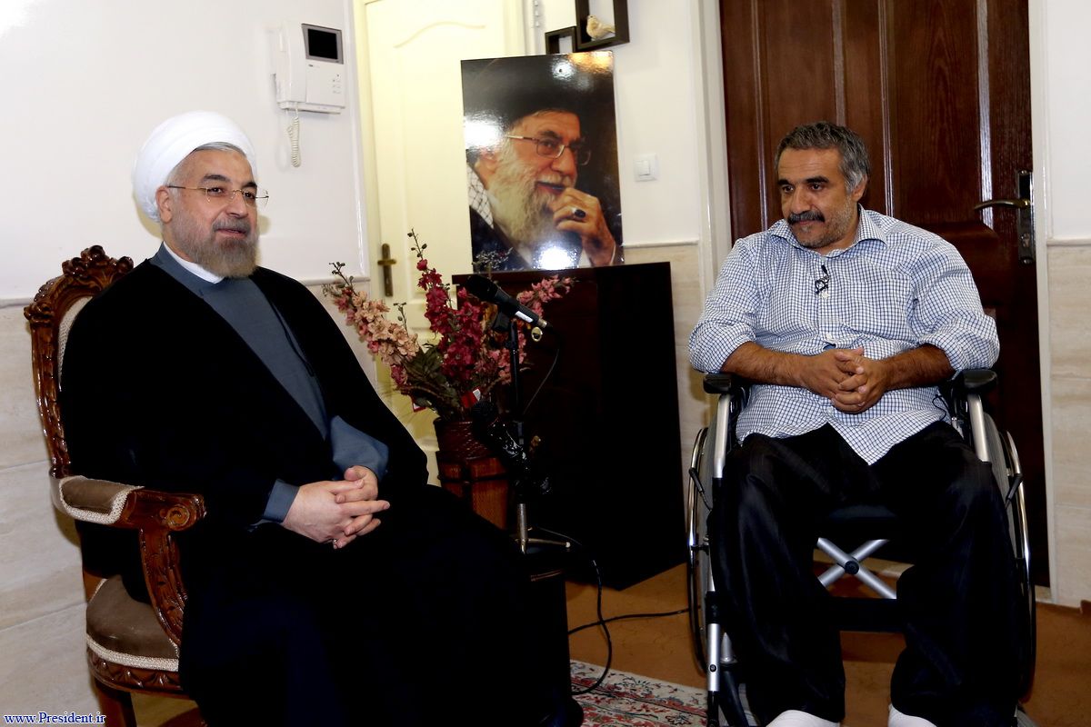 دیدار صمیمی رییس جمهوری با جانباز سعدآبادی فراهانی