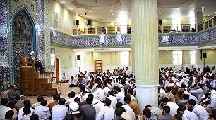 مداحان کاری که از عظمت اهل بیت بکاهد را انجام ندهند