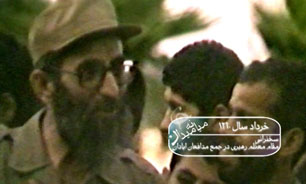گزارشی از حضور غافلگیرکننده آیت‌الله العظمی خامنه‌ای در واقعه حصر آبادان + فیلم