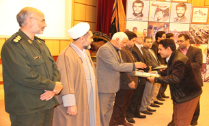 تجلیل از خبرنگار شبکه سحر در همایش بسیج و رسانه استان اردبیل