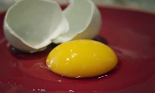 چگونه از تخم مرغ برای رشد مو استفاده کنیم؟
