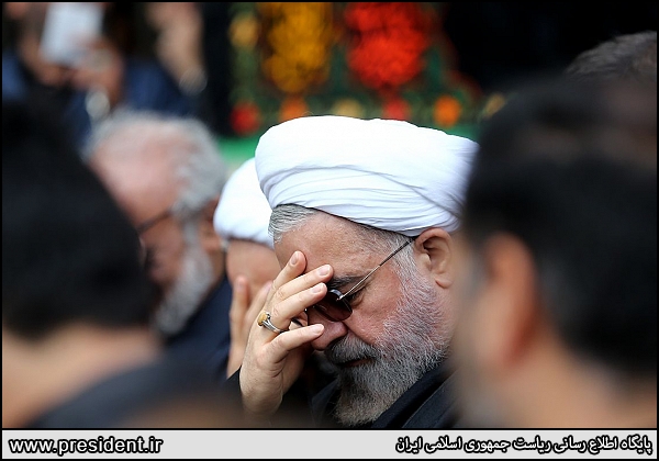 عزاداری رئیس جمهور همراه با سوگواران حسینی در جوار حرم عبدالعظیم حسنی(ع)