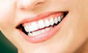 با این خوراکی ها دندان های خود را سفید کنید!