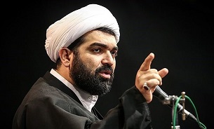 زیارت عاشورا سیستم هویت ساز شیعه است/ قواعد استفاده از شبکه های اجتماعی را بلد نیستیم