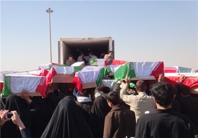 استقبال باشکوه مردم آبادان از پیکر پاک ۳۰ شهید دفاع مقدس