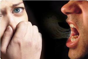 راه کارهای طب سنتی برای رفع بوی بد دهان