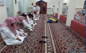 ماجراي كودكي كه در عربستان امام جماعت شد + تصوير