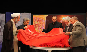 اهدا پرچم بارگاه ملکوتی امام حسین (ع) به مهدی فرجی