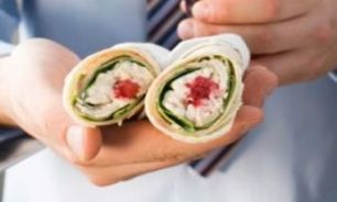 یک ساندویچ خوشمزه برای زنگ تفریح کودک