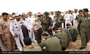 آب سردی که فرمانده ارتش روی سر خلبانان ریخت + عکس
