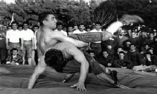 30 سکه طلا، هدیه پهلوان 93