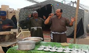 عزاداری میزبانان در مسیر پیاده روی اربعین حسینی + فیلم