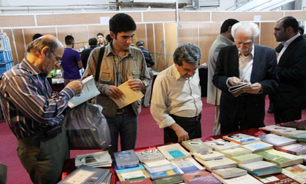 رونمایی پنج کتاب در نمایشگاه بین المللی کتاب شیراز