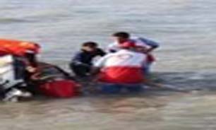 نجات ۱۱خدمه کشتی صیادی در بندرعباس