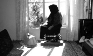 "چشمان مادربزرگِ" بهاره اسدی بر دیوار خانه عکاسان جوان