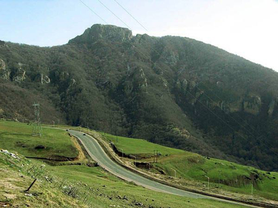 دیدنی&zwnj;ترین جاده جنگلی ایران + تصاویر