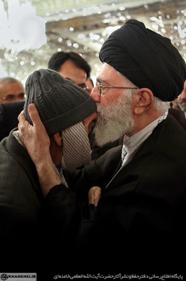 دیدار جانباز ۷۰درصد آقای محمدزاده با رهبر انقلاب + تصاویر