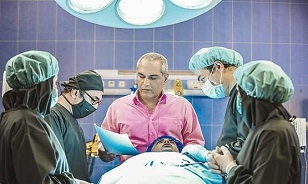 حاشیه هایی برای یک حاشیه طنازانه
