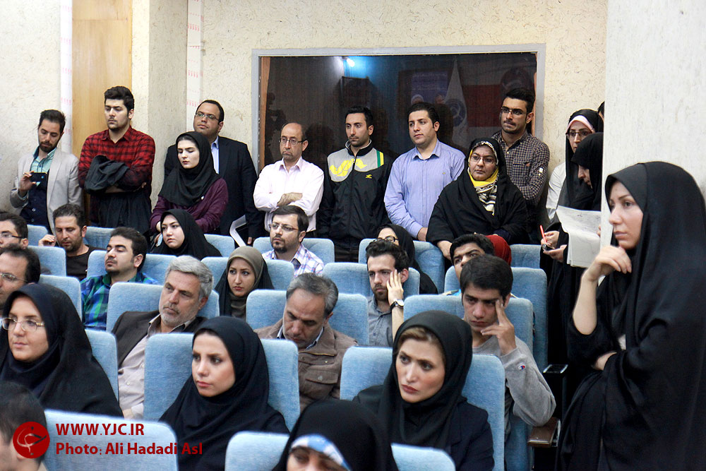 دسته&zwnj;&zwnj;گل به دلواپسان/ نقد احمدی&zwnj;نژاد جون/ سوال مهم نوه عراقچی/ حمایت تلویحی از اسرائیل؟!
