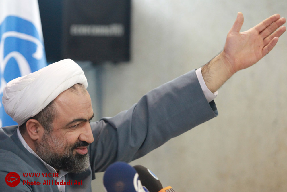 دسته&zwnj;&zwnj;گل به دلواپسان/ نقد احمدی&zwnj;نژاد جون/ سوال مهم نوه عراقچی/ حمایت تلویحی از اسرائیل؟!