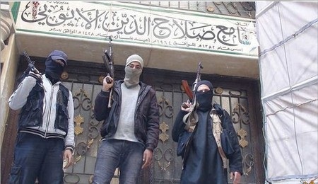 عکس/ عناصر داعش در اردوگاه یرموک