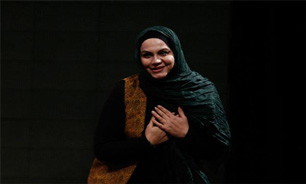 هنرمندان انقلاب بدون چشمداشت فعالیت می كنند
