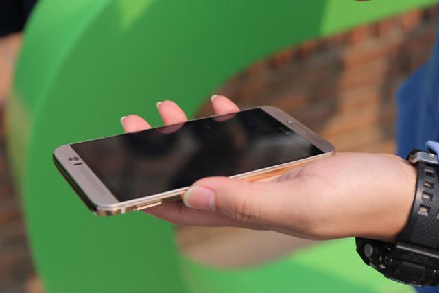 از htc one m9 plus  رونمایی شد