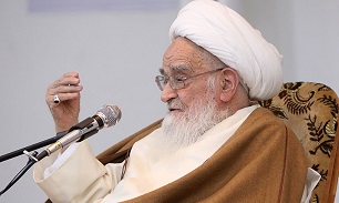 اشتباه بزرگي است که زن خانه‌دار را کسي بي‌کار بداند