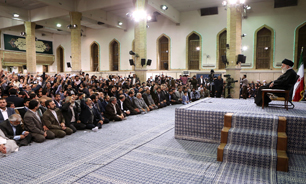 جمعی از مداحان اهل بیت با رهبر معظم انقلاب دیدار کردند