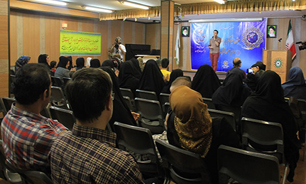 تکریم بانوی 107 ساله تهرانی و مادران شهدا در فرهنگسرای عطار