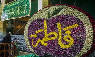 گل آرایی حرم حضرت عباس(ع) در سالروز ولادت حضرت زهرا(س) + تصاویر