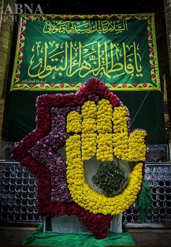 گل آرایی حرم حضرت عباس(ع) در سالروز ولادت حضرت زهرا(س) + تصاویر