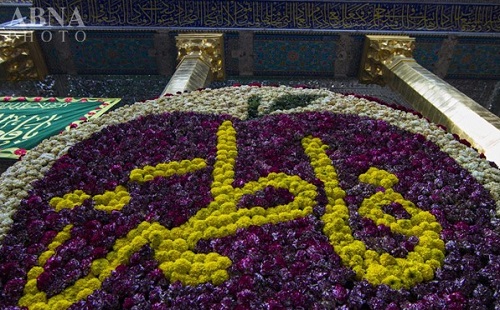 گل آرایی حرم حضرت عباس(ع) در سالروز ولادت حضرت زهرا(س) + تصاویر